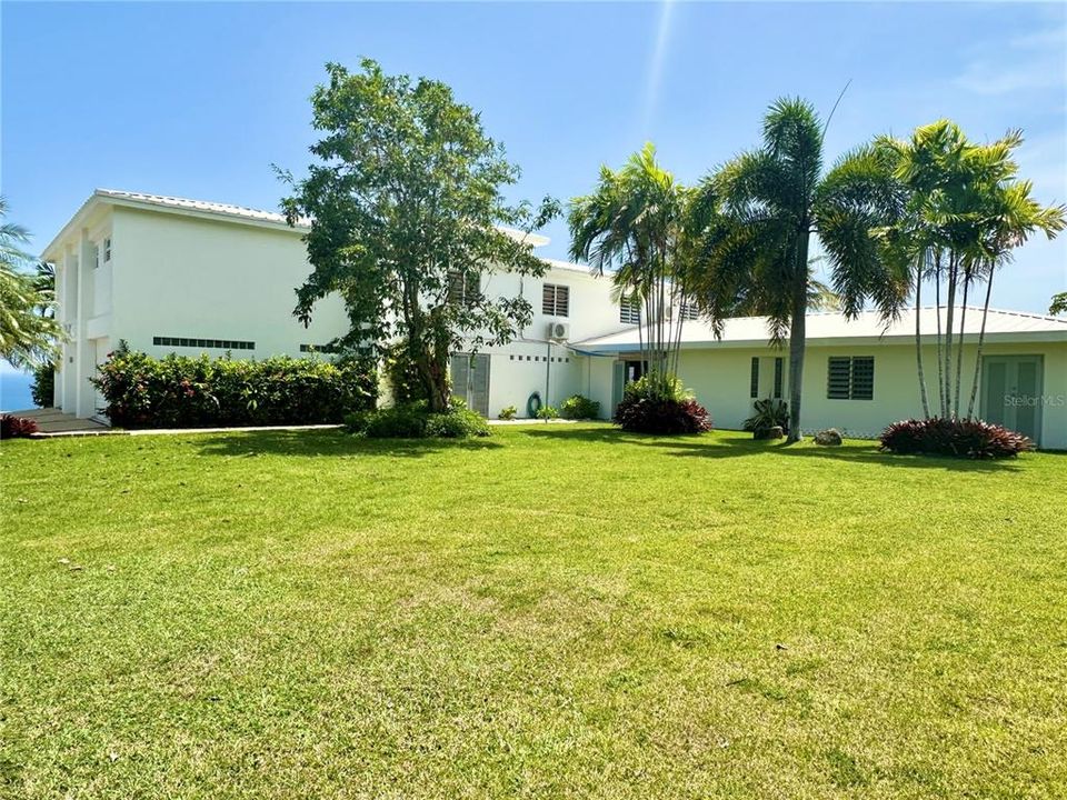 For Sale: $2,100,000 (4 beds, 5 baths, 5715 Square Feet)