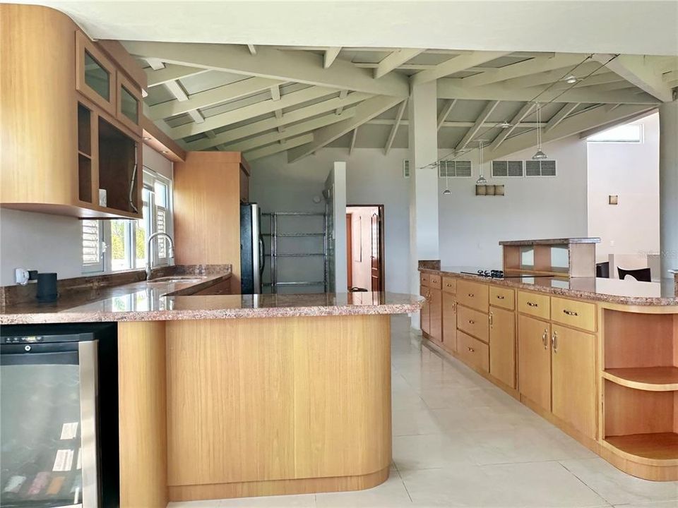 For Sale: $2,100,000 (4 beds, 5 baths, 5715 Square Feet)