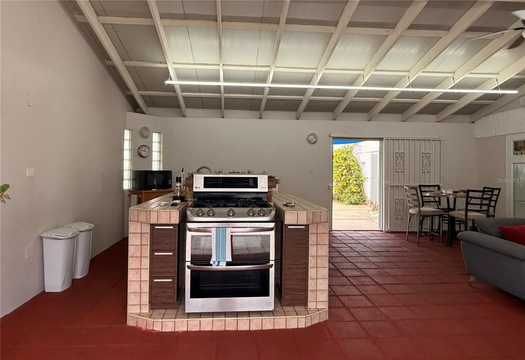 For Sale: $2,100,000 (4 beds, 5 baths, 5715 Square Feet)