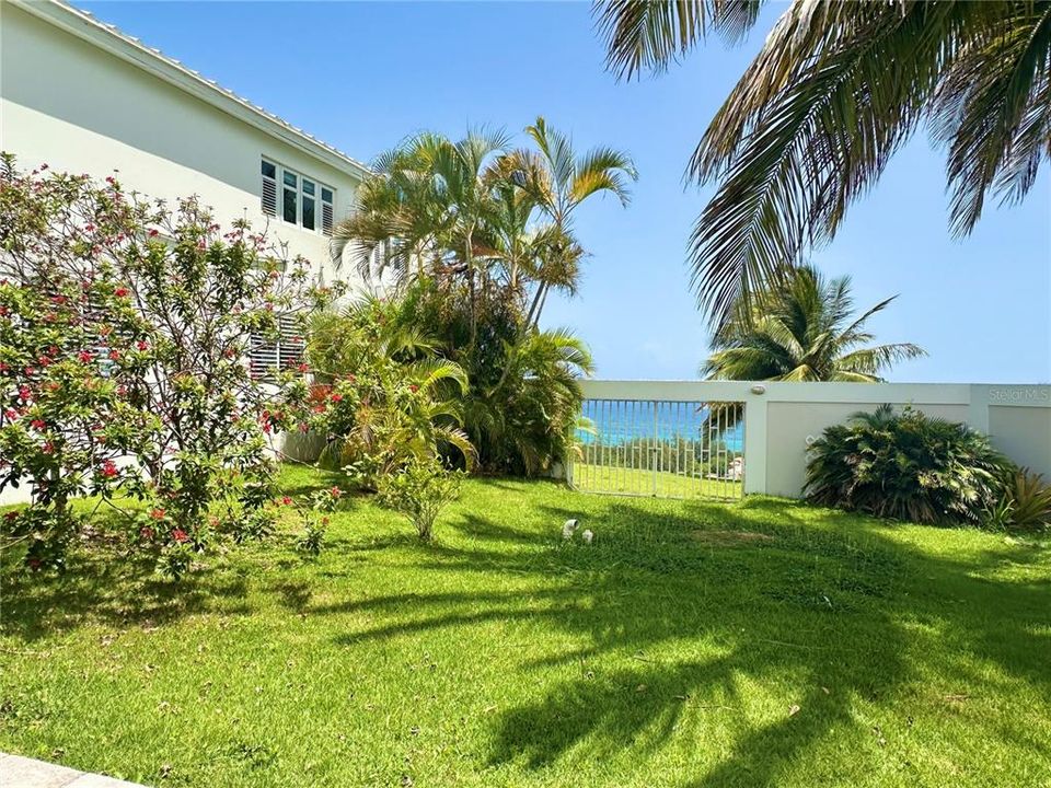 For Sale: $2,100,000 (4 beds, 5 baths, 5715 Square Feet)