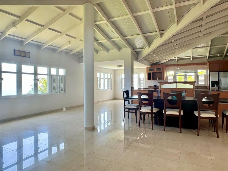 For Sale: $2,100,000 (4 beds, 5 baths, 5715 Square Feet)