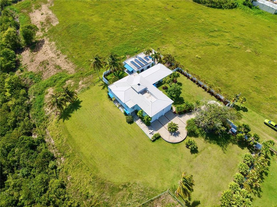 For Sale: $2,100,000 (4 beds, 5 baths, 5715 Square Feet)