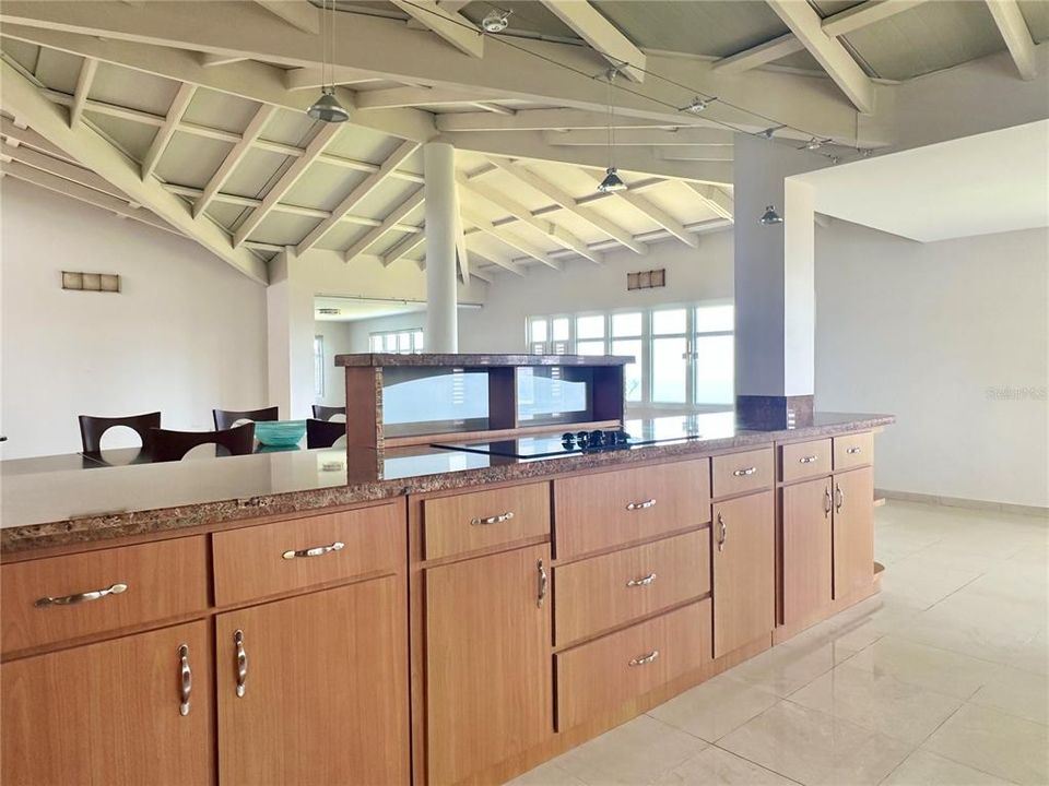 For Sale: $2,100,000 (4 beds, 5 baths, 5715 Square Feet)