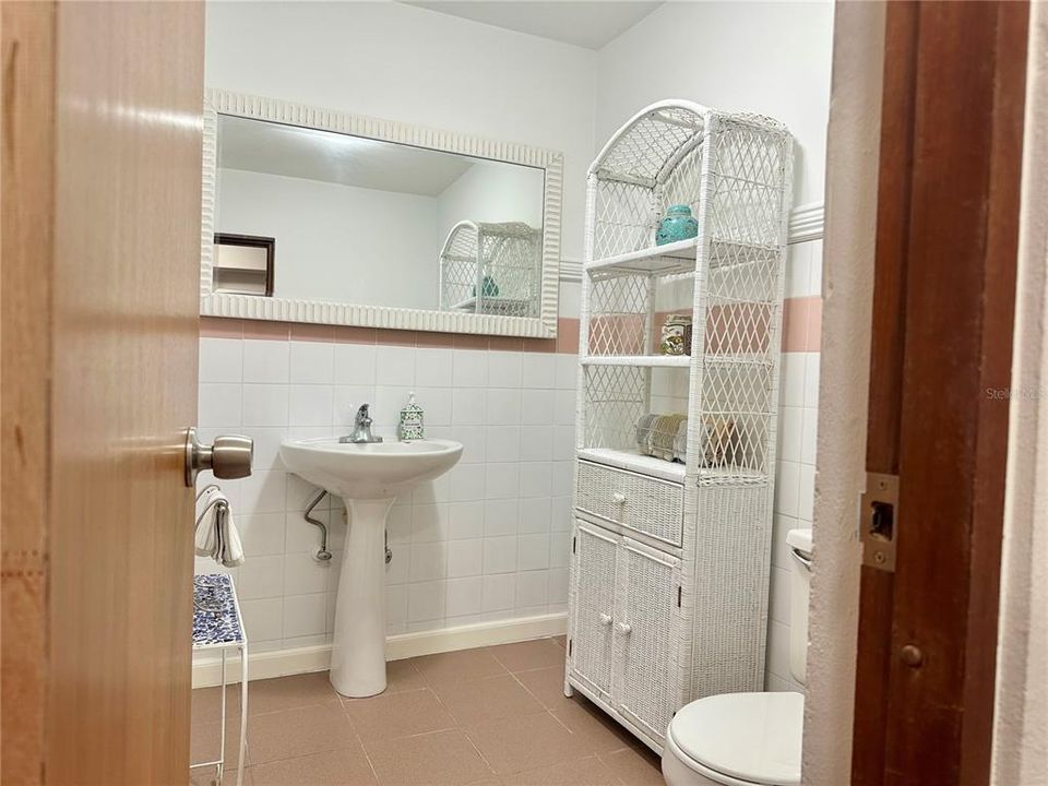 For Sale: $2,100,000 (4 beds, 5 baths, 5715 Square Feet)