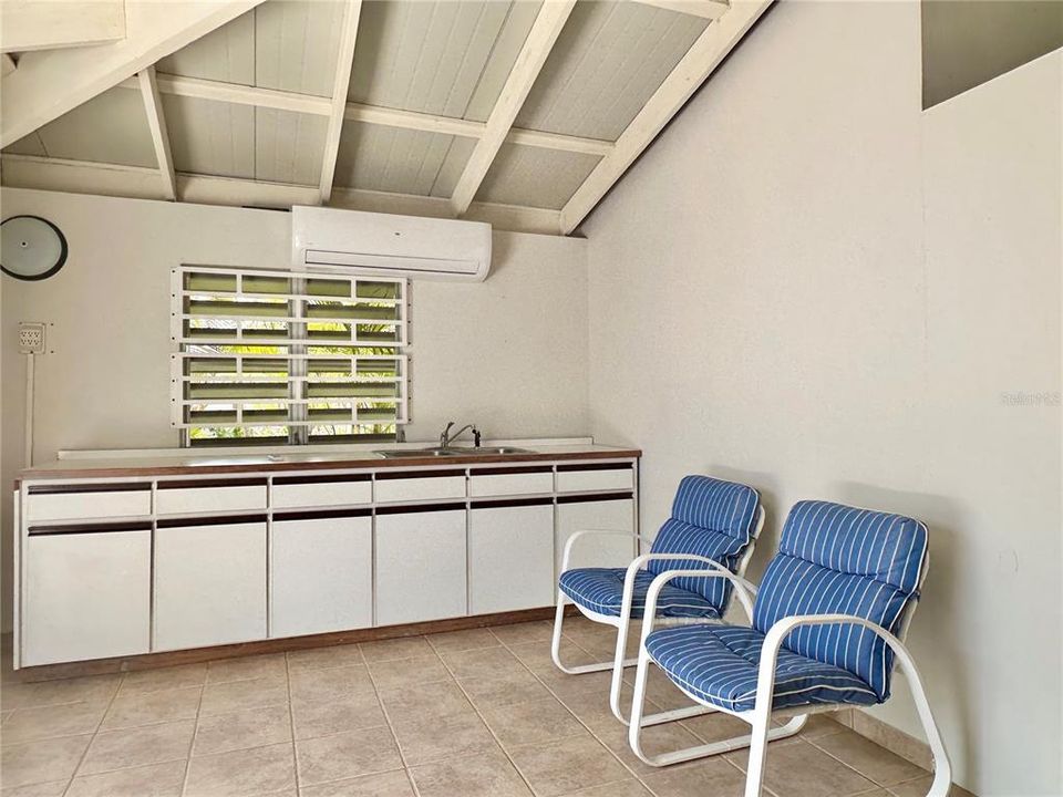 For Sale: $2,100,000 (4 beds, 5 baths, 5715 Square Feet)