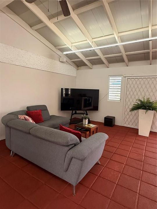 For Sale: $2,100,000 (4 beds, 5 baths, 5715 Square Feet)