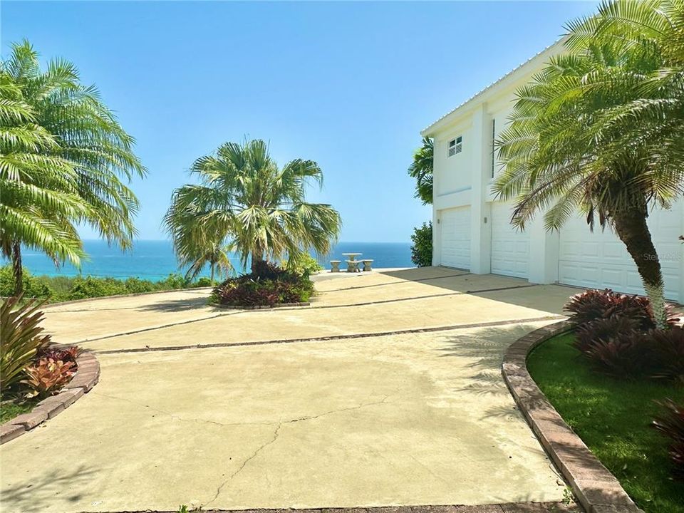 For Sale: $2,100,000 (4 beds, 5 baths, 5715 Square Feet)