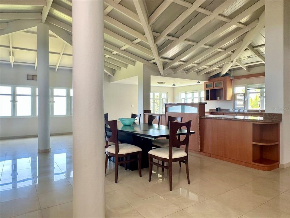 For Sale: $2,100,000 (4 beds, 5 baths, 5715 Square Feet)