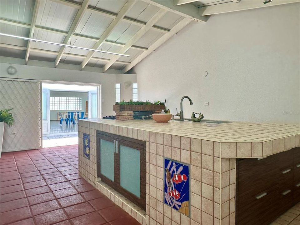 For Sale: $2,100,000 (4 beds, 5 baths, 5715 Square Feet)