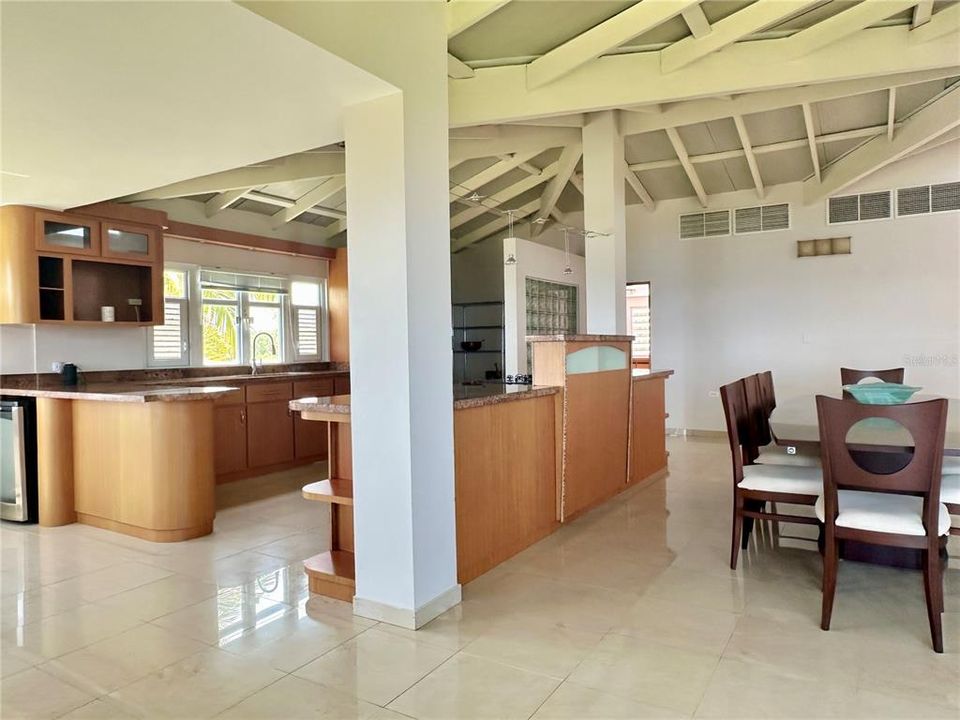 For Sale: $2,100,000 (4 beds, 5 baths, 5715 Square Feet)