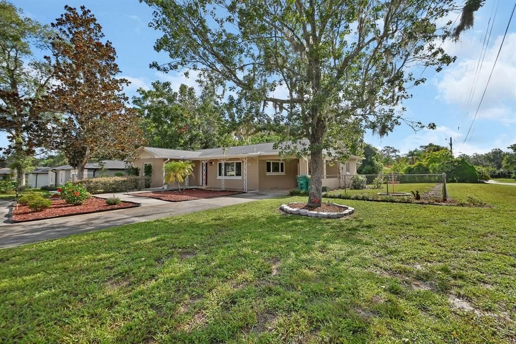 Active With Contract: $279,900 (3 beds, 2 baths, 1716 Square Feet)