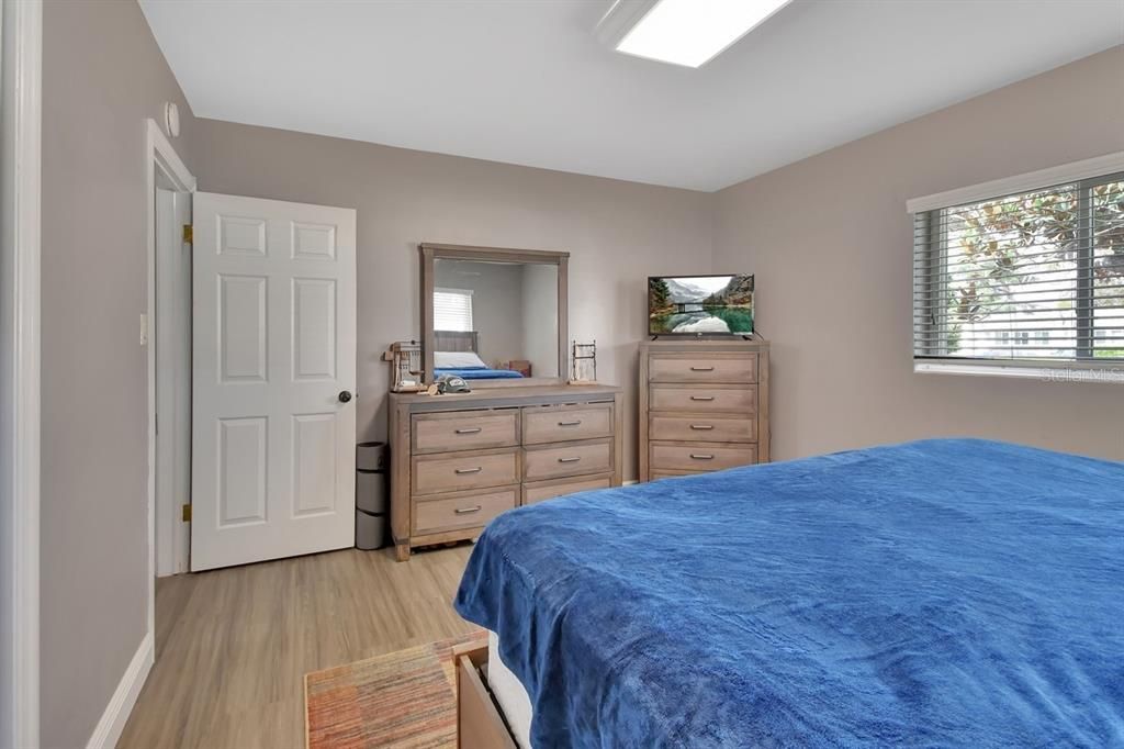 Active With Contract: $279,900 (3 beds, 2 baths, 1716 Square Feet)