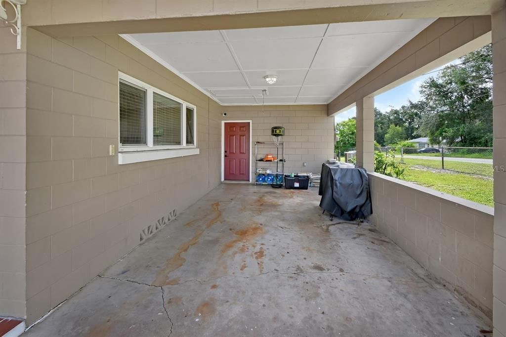 Active With Contract: $279,900 (3 beds, 2 baths, 1716 Square Feet)