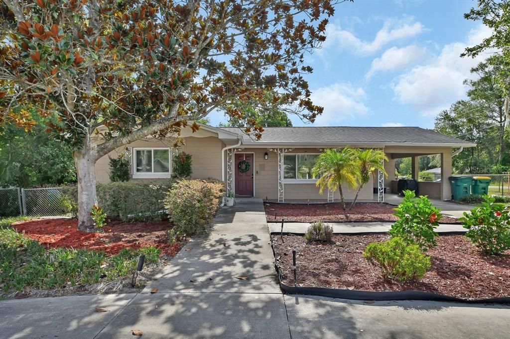 Active With Contract: $279,900 (3 beds, 2 baths, 1716 Square Feet)