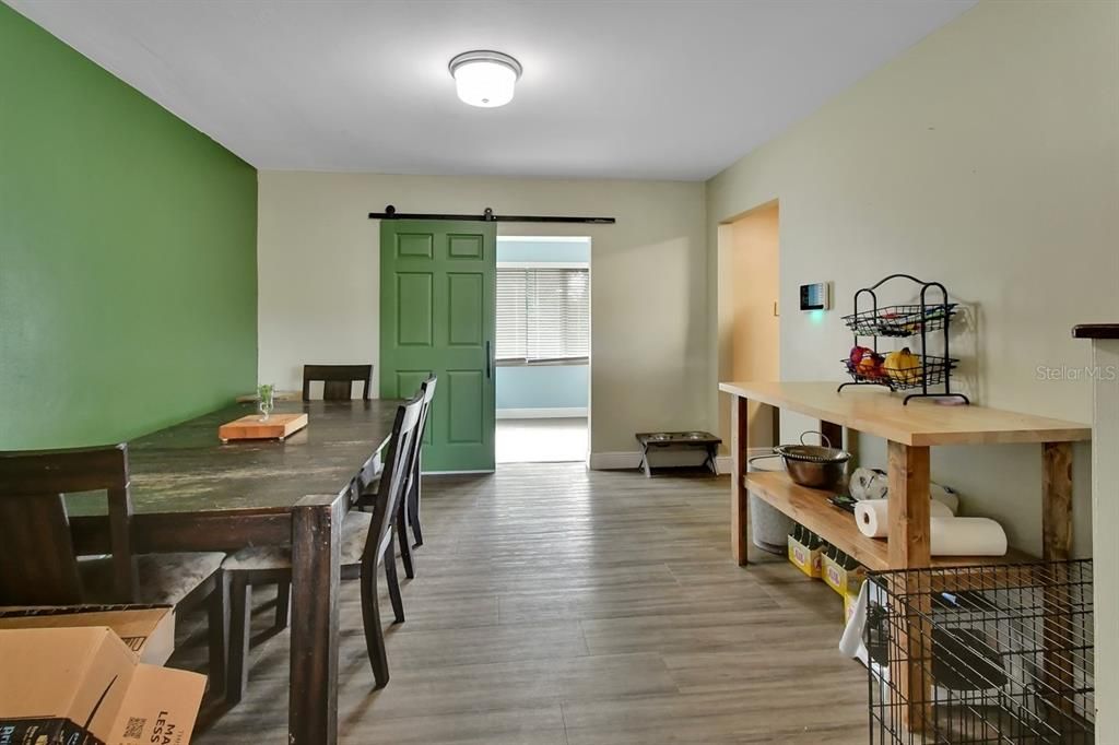 Active With Contract: $279,900 (3 beds, 2 baths, 1716 Square Feet)