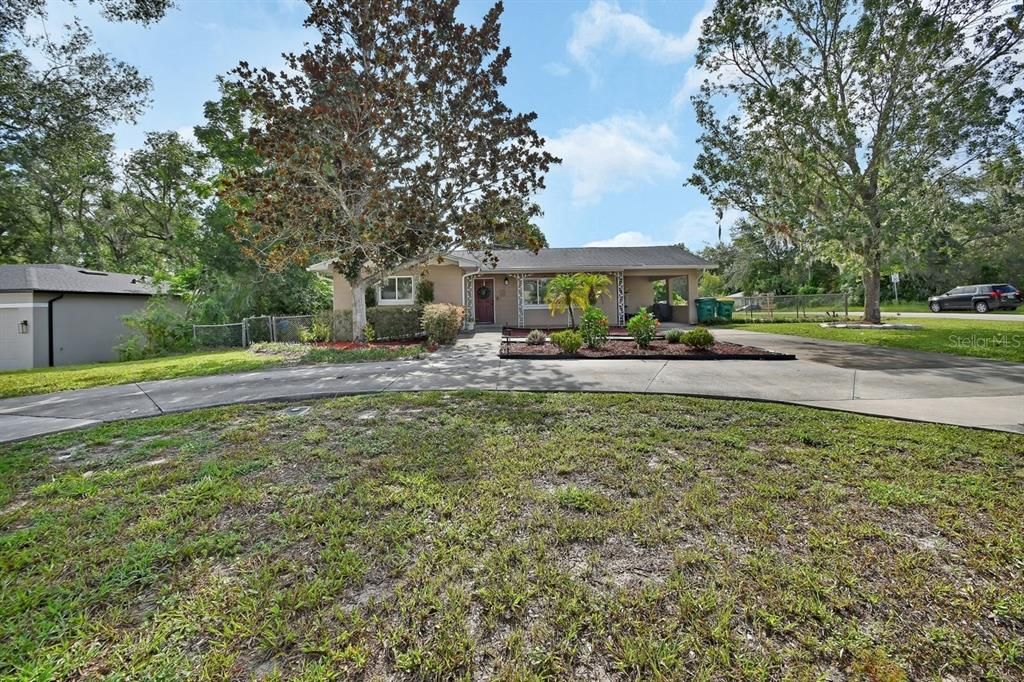 Active With Contract: $279,900 (3 beds, 2 baths, 1716 Square Feet)