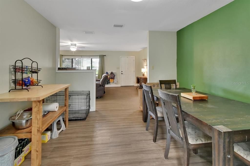 Active With Contract: $279,900 (3 beds, 2 baths, 1716 Square Feet)
