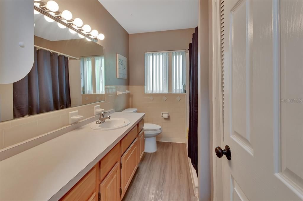 Active With Contract: $279,900 (3 beds, 2 baths, 1716 Square Feet)