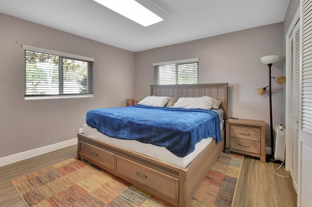 Active With Contract: $279,900 (3 beds, 2 baths, 1716 Square Feet)