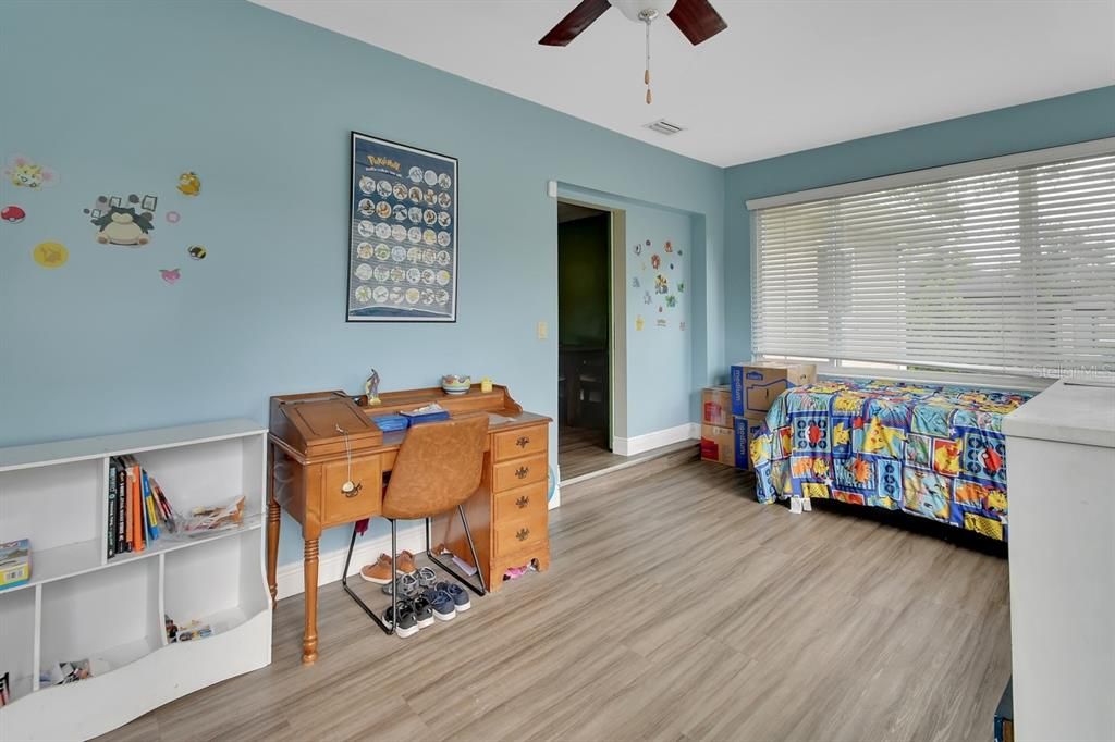 Active With Contract: $279,900 (3 beds, 2 baths, 1716 Square Feet)