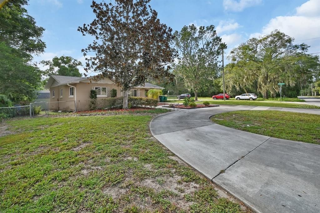 Active With Contract: $279,900 (3 beds, 2 baths, 1716 Square Feet)