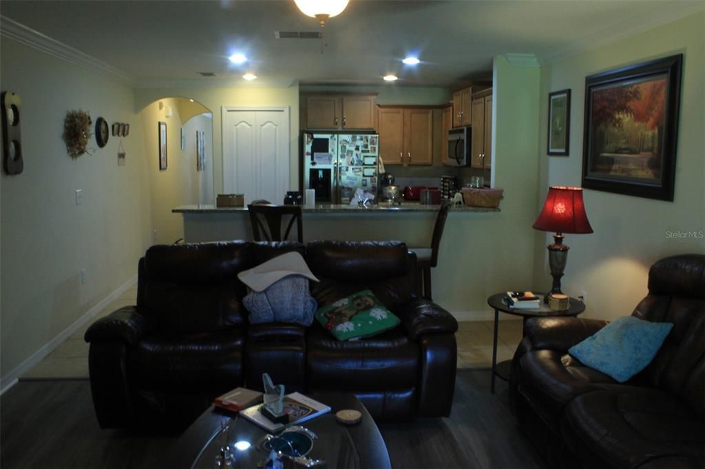 На продажу: $206,000 (2 спален, 2 ванн, 1561 Квадратных фут)