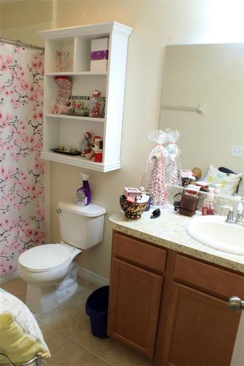 На продажу: $206,000 (2 спален, 2 ванн, 1561 Квадратных фут)