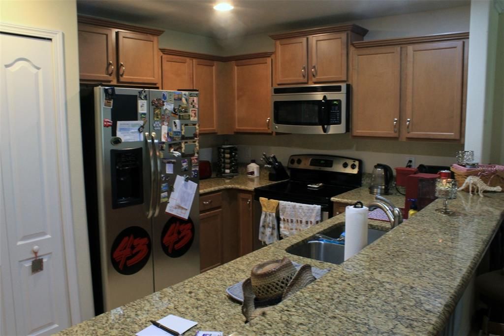 На продажу: $206,000 (2 спален, 2 ванн, 1561 Квадратных фут)