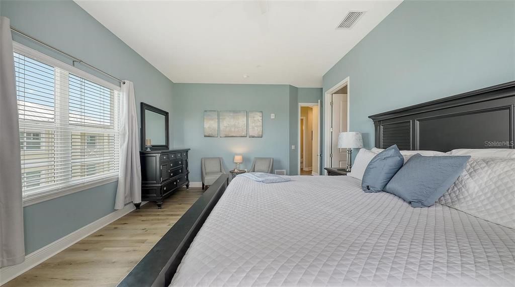 Active With Contract: $550,000 (3 beds, 2 baths, 1854 Square Feet)