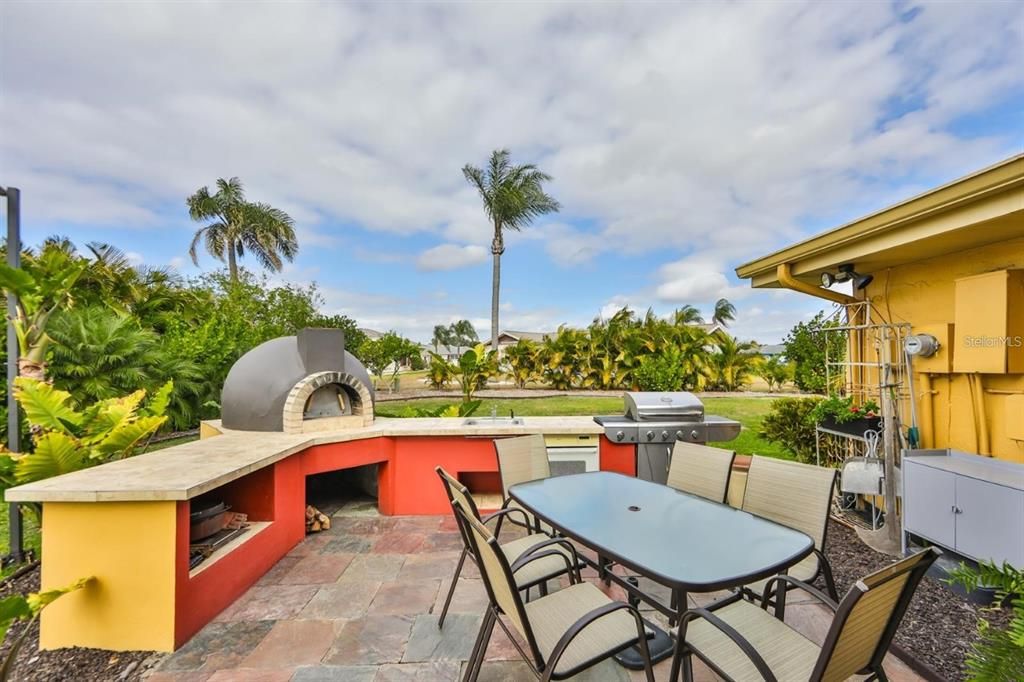 Activo con contrato: $299,900 (3 camas, 2 baños, 1597 Pies cuadrados)