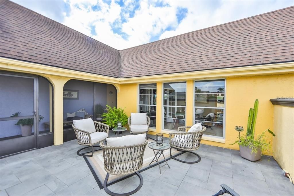 Activo con contrato: $299,900 (3 camas, 2 baños, 1597 Pies cuadrados)