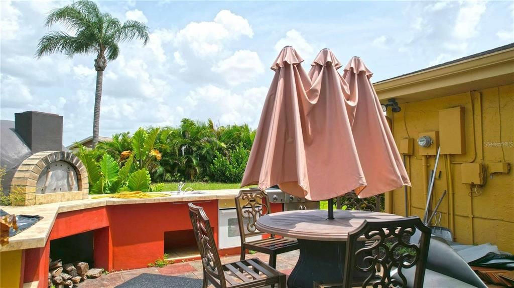 Activo con contrato: $299,900 (3 camas, 2 baños, 1597 Pies cuadrados)