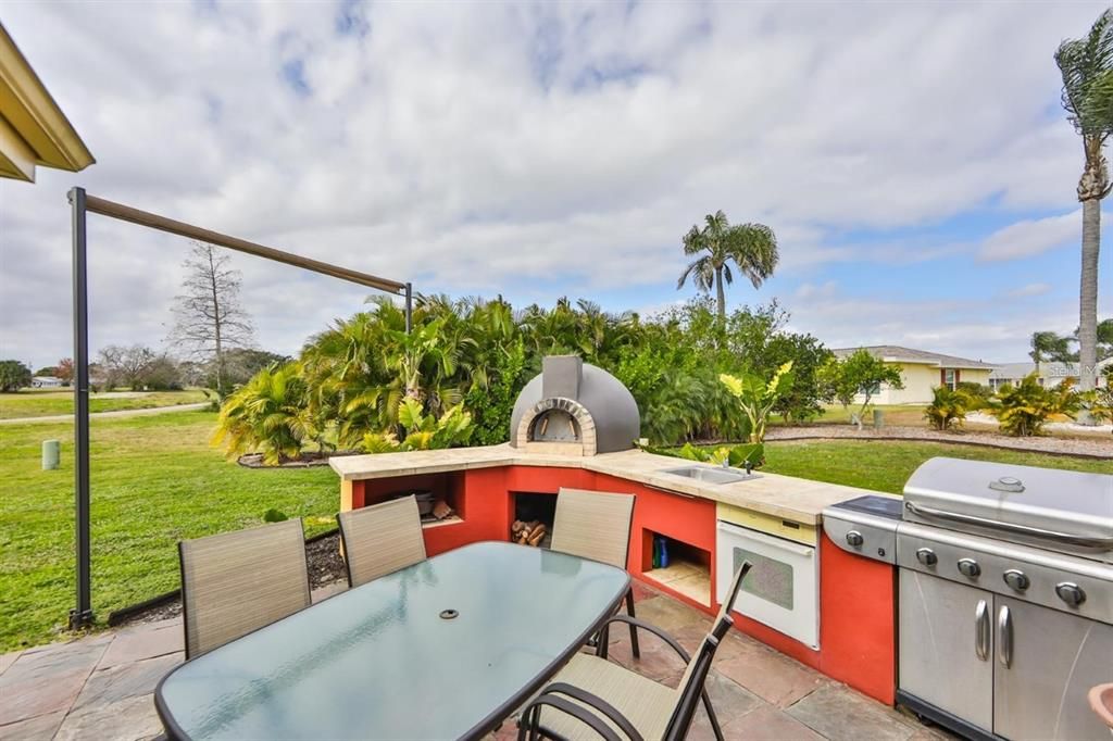 Activo con contrato: $299,900 (3 camas, 2 baños, 1597 Pies cuadrados)