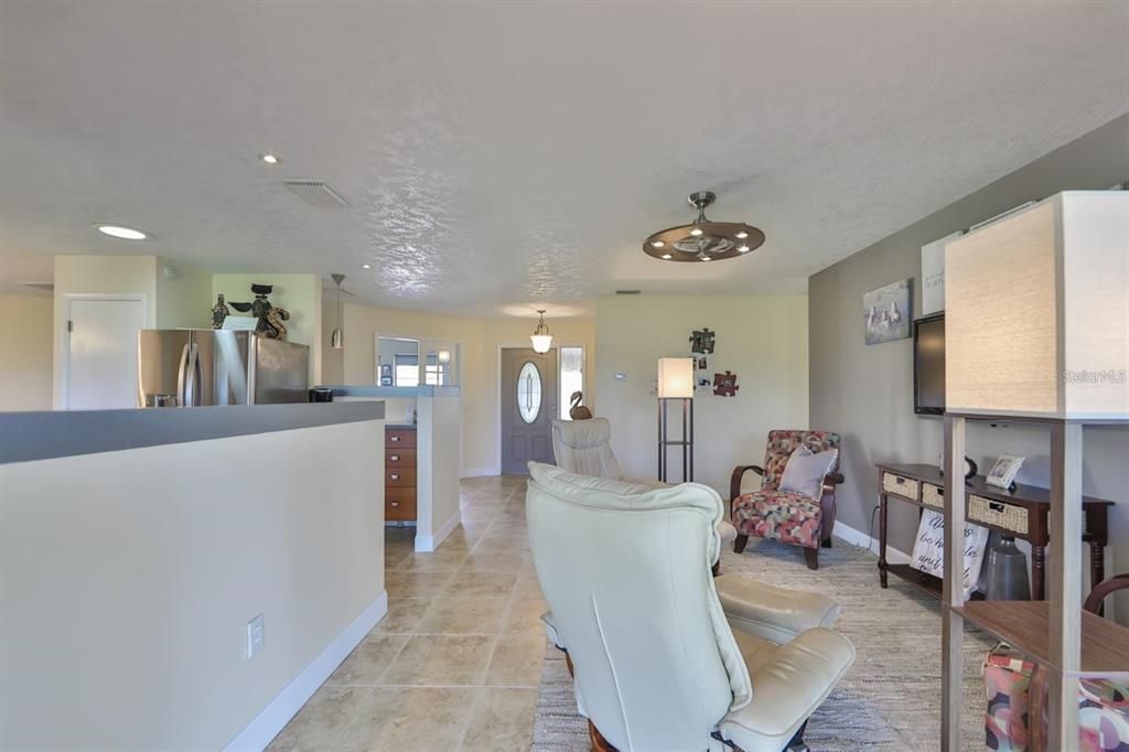 Activo con contrato: $299,900 (3 camas, 2 baños, 1597 Pies cuadrados)