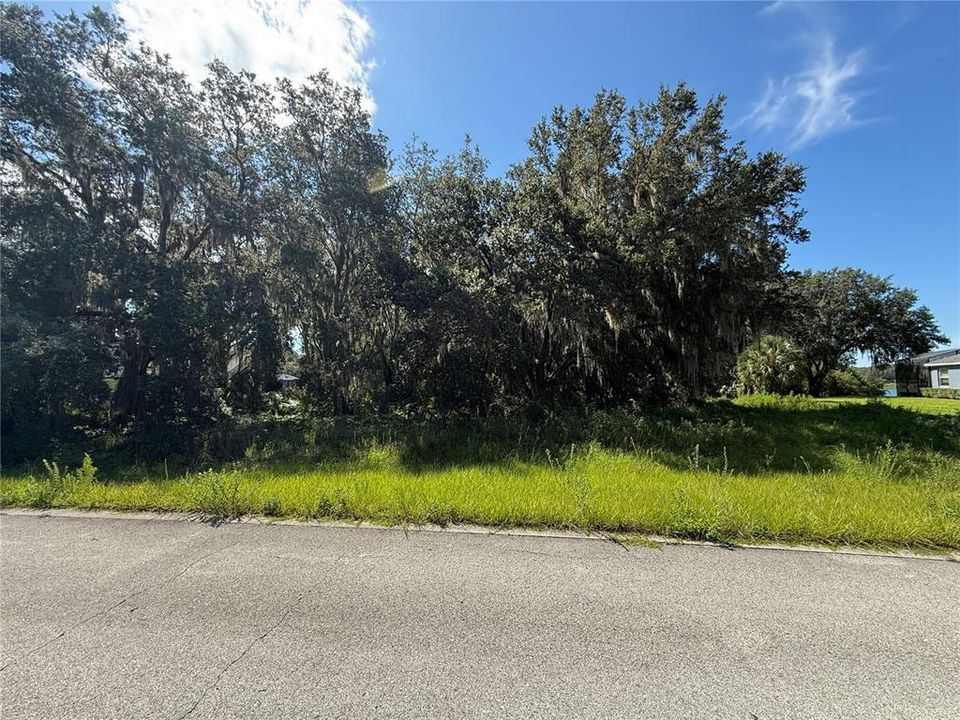 待售: $129,900 (0.76 acres)