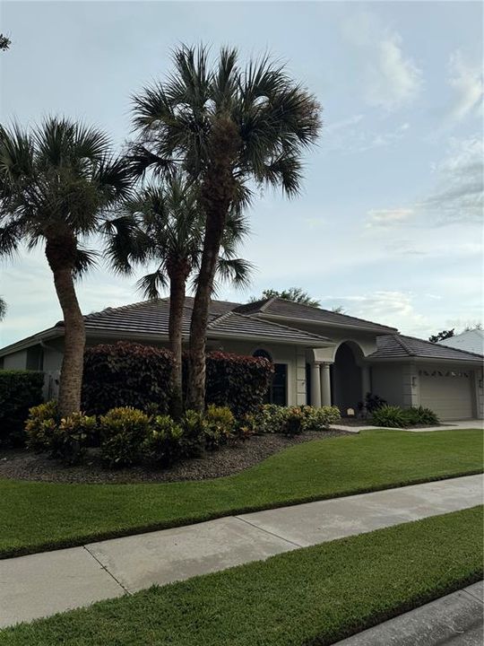 最近售出: $1,250,000 (3 贝兹, 3 浴室, 3326 平方英尺)