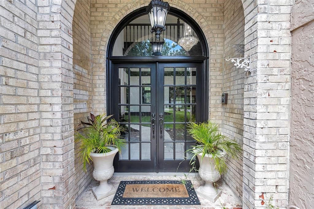 合同活跃: $969,999 (5 贝兹, 3 浴室, 4840 平方英尺)