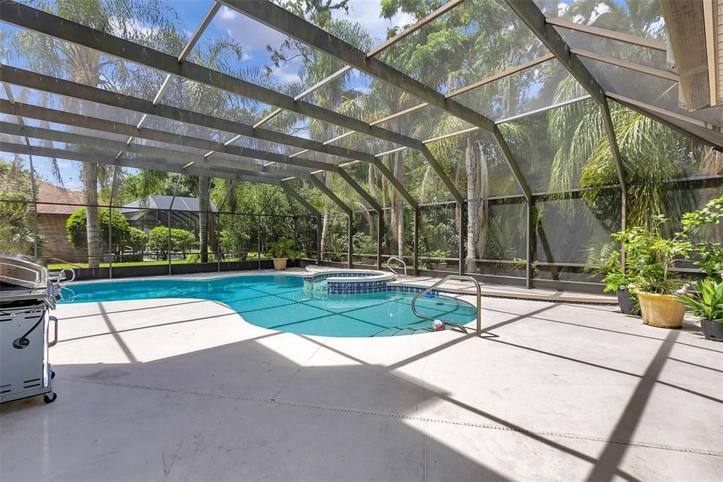 合同活跃: $969,999 (5 贝兹, 3 浴室, 4840 平方英尺)