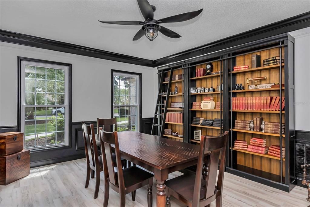 合同活跃: $969,999 (5 贝兹, 3 浴室, 4840 平方英尺)