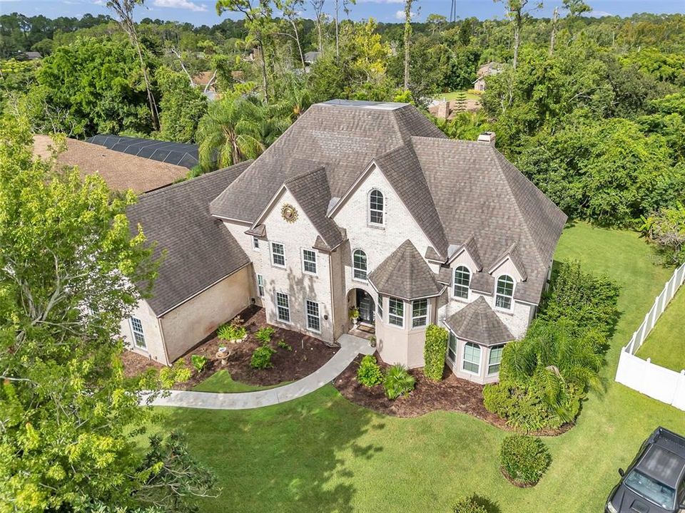 合同活跃: $969,999 (5 贝兹, 3 浴室, 4840 平方英尺)