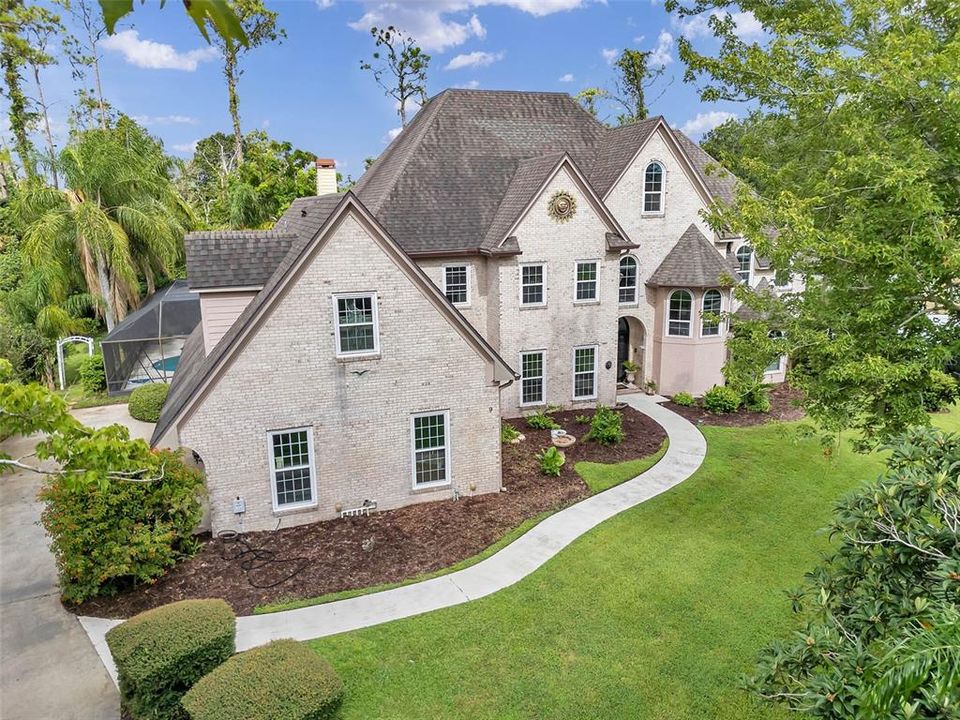 合同活跃: $969,999 (5 贝兹, 3 浴室, 4840 平方英尺)