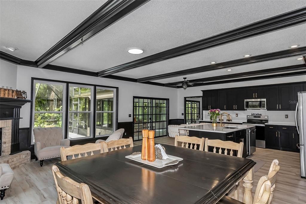 合同活跃: $969,999 (5 贝兹, 3 浴室, 4840 平方英尺)