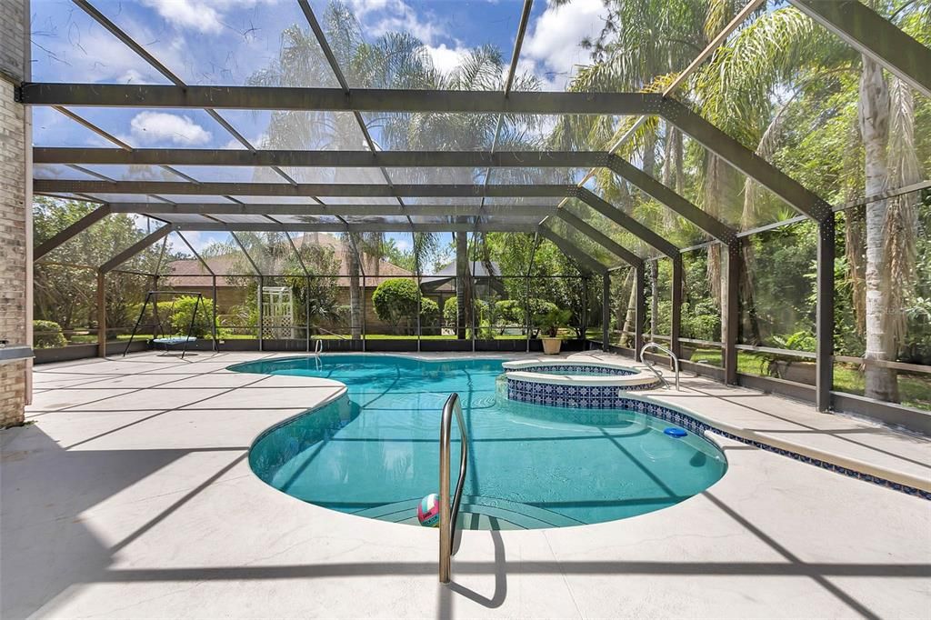 合同活跃: $969,999 (5 贝兹, 3 浴室, 4840 平方英尺)