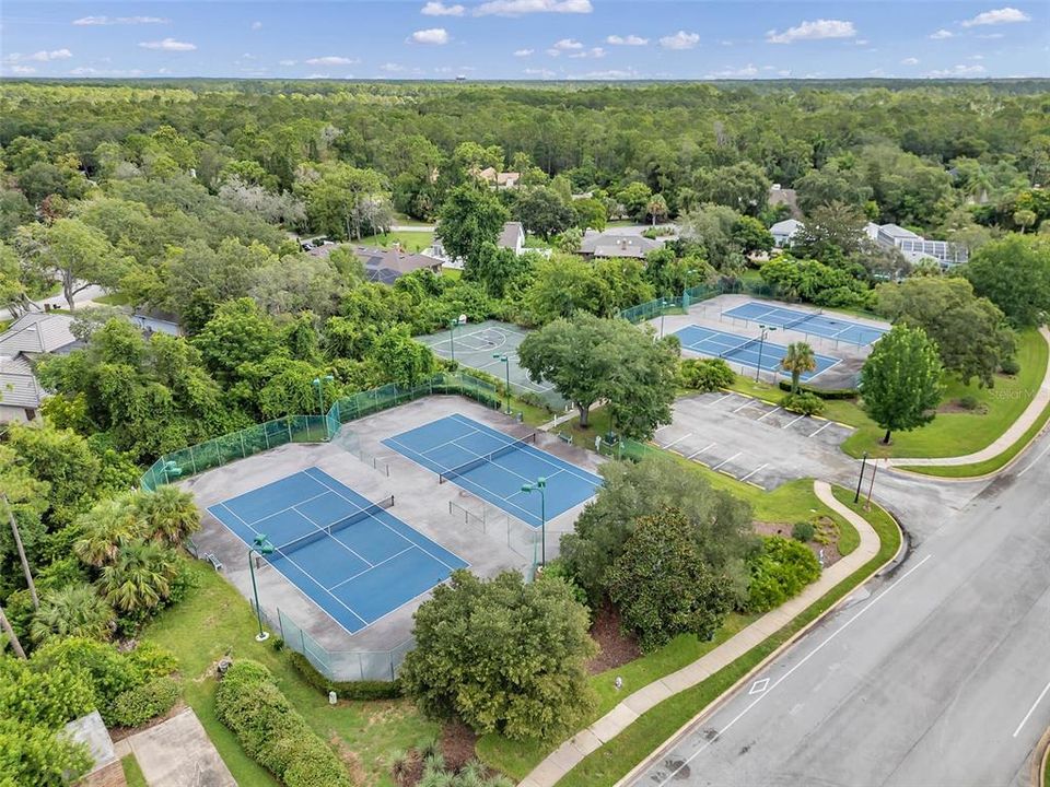 合同活跃: $969,999 (5 贝兹, 3 浴室, 4840 平方英尺)