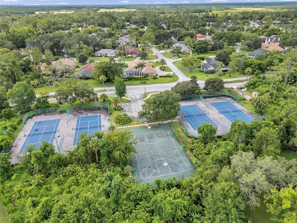 合同活跃: $969,999 (5 贝兹, 3 浴室, 4840 平方英尺)