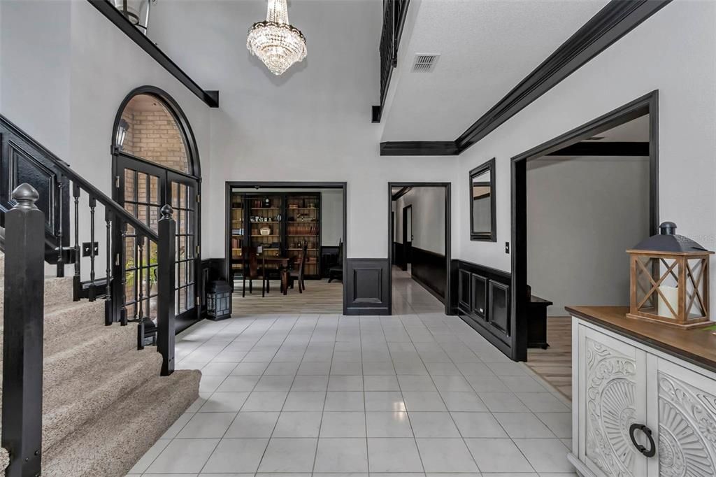 合同活跃: $969,999 (5 贝兹, 3 浴室, 4840 平方英尺)