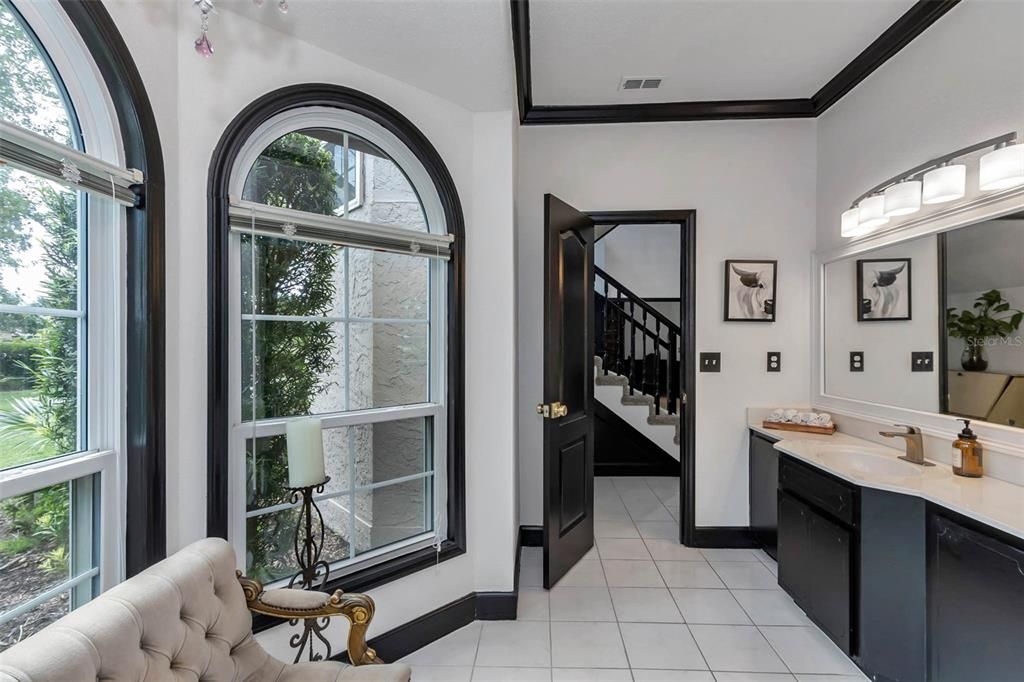 合同活跃: $969,999 (5 贝兹, 3 浴室, 4840 平方英尺)