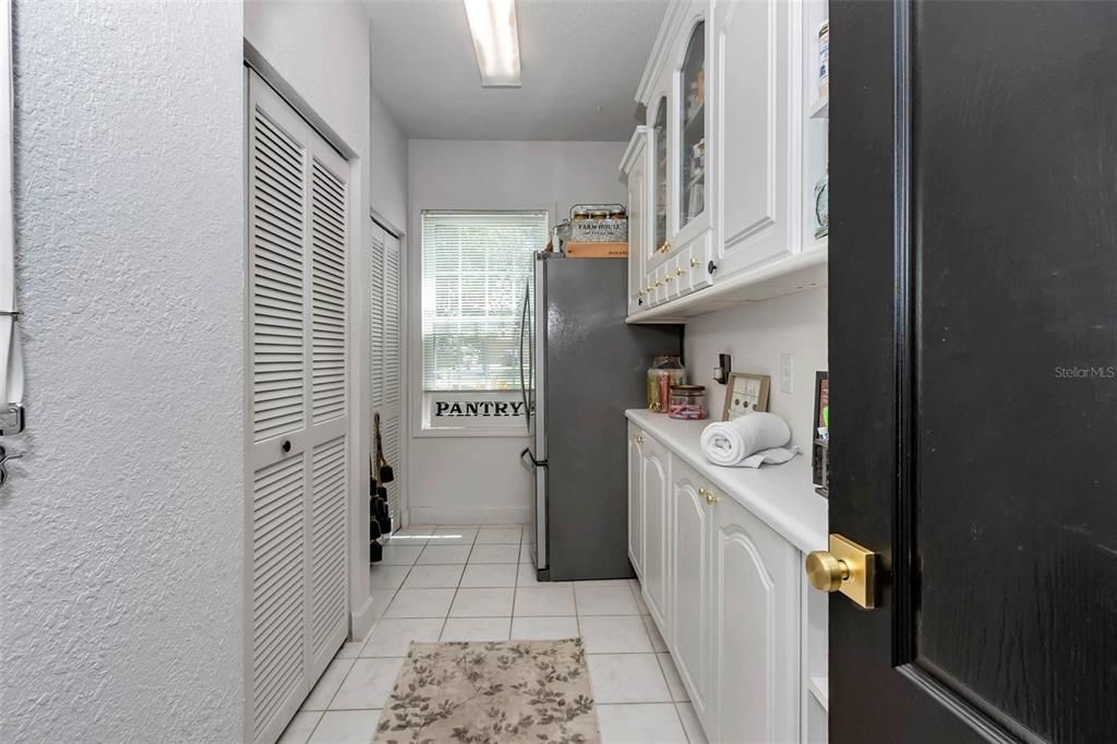 合同活跃: $969,999 (5 贝兹, 3 浴室, 4840 平方英尺)