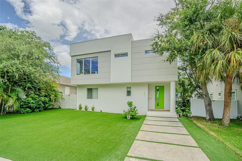 Active With Contract: $1,045,000 (4 beds, 3 baths, 2098 Square Feet)