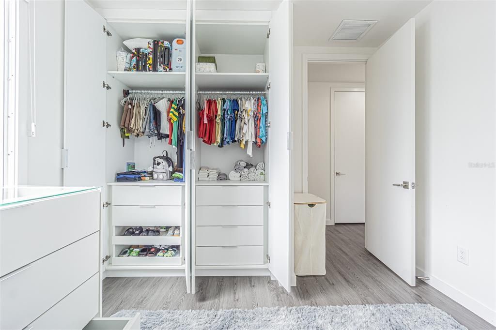 Active With Contract: $1,045,000 (4 beds, 3 baths, 2098 Square Feet)